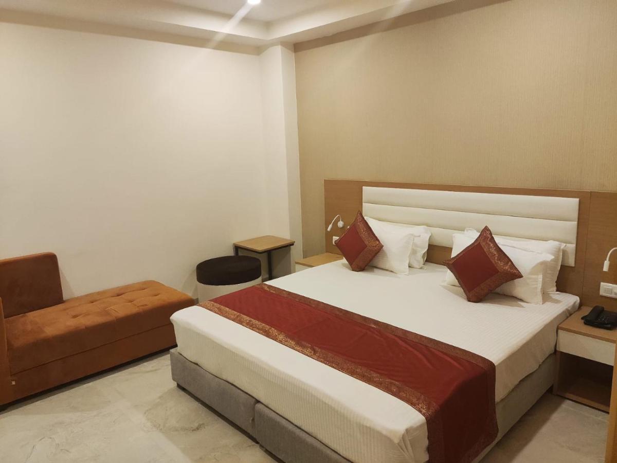 Hotel Xenia Varanasi Exterior foto