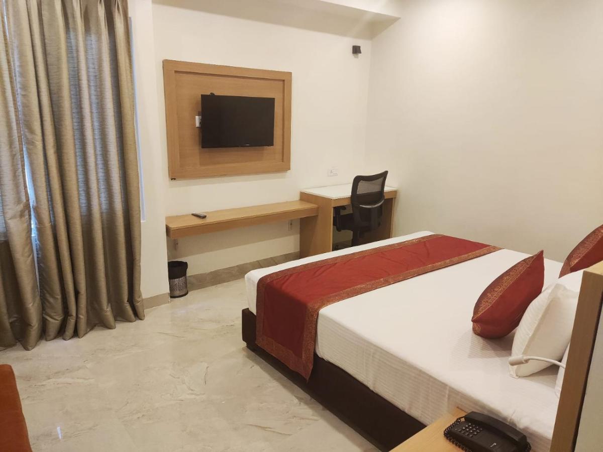 Hotel Xenia Varanasi Exterior foto